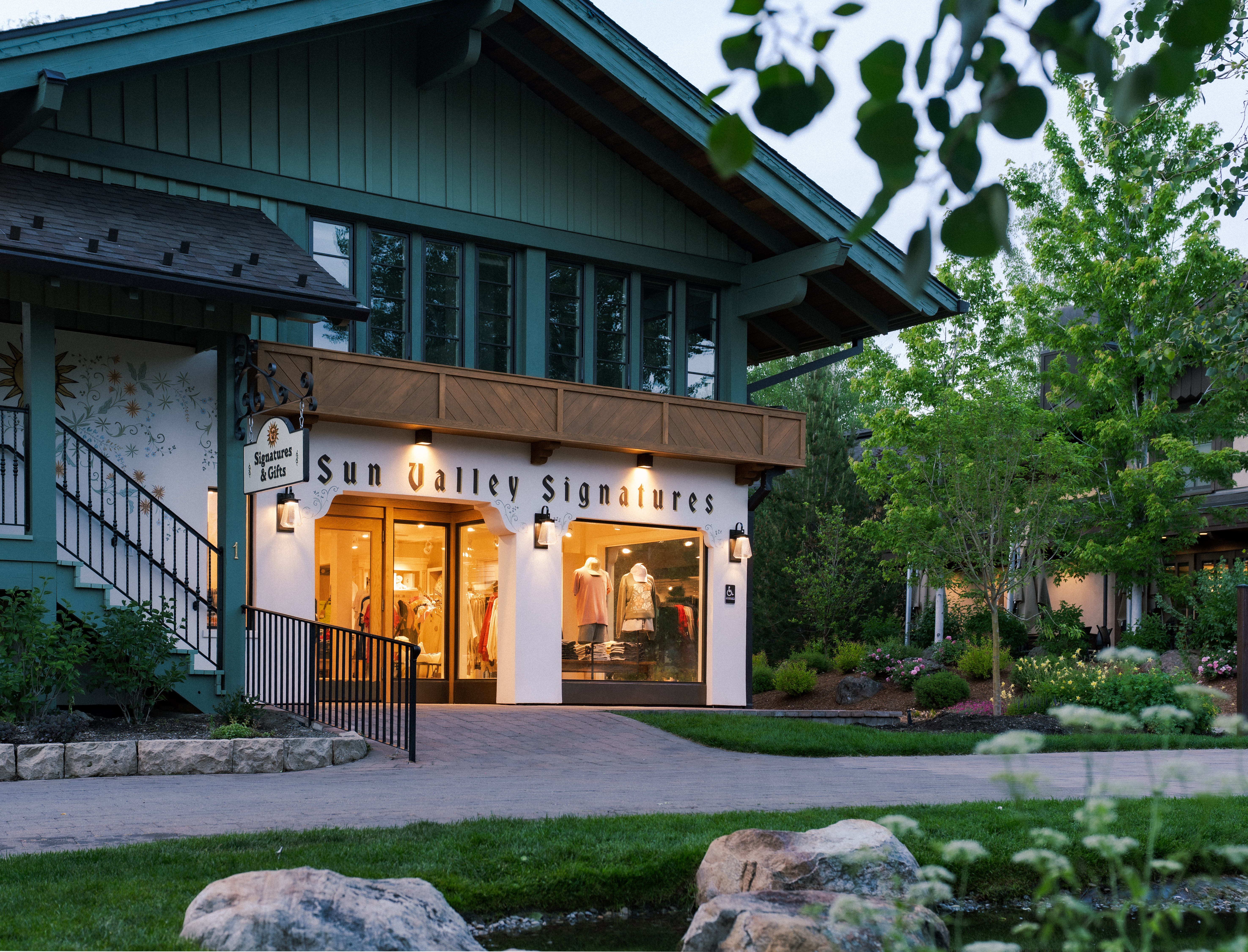 svr_signatures_gift-shop_06-26-25_1